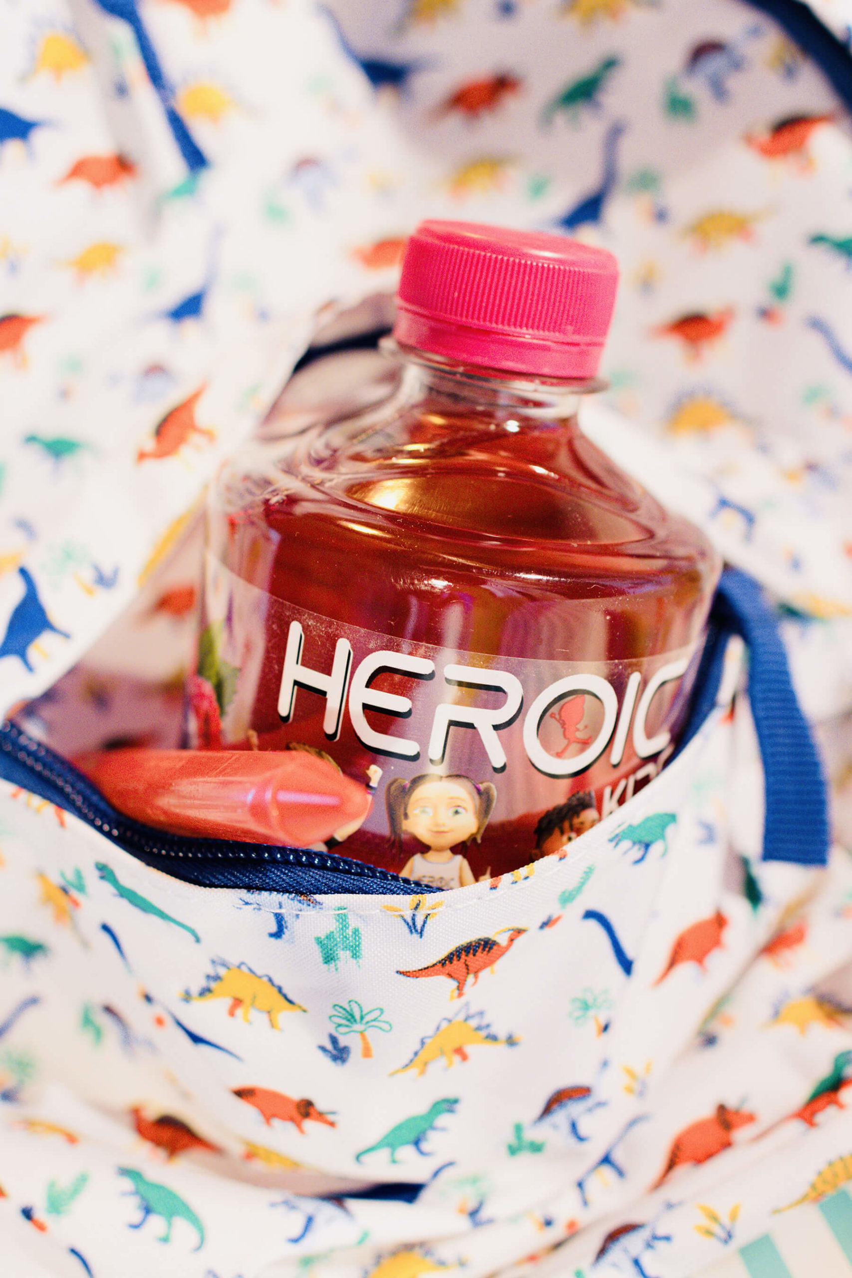 La boisson Heroic KIDS au goût fraise & cassis est une boisson spécialement conçut pour les enfants sans colorants artificiels. Faites à base d’arôme naturel de fruits, riches en vitamine B et C, elle permet à vos enfants de devenir les prochains grand sportif de ce monde