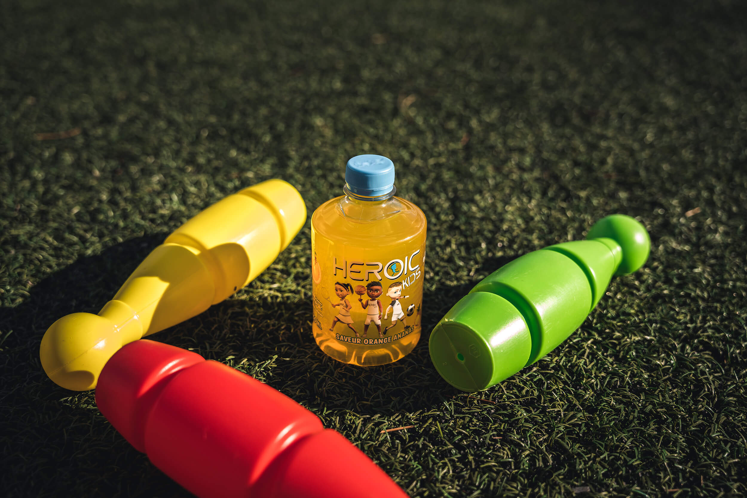 La boisson Heroic KIDS au goût orange & ananas est une boisson spécialement conçut pour les enfants sans colorants artificiels. Faites à base d’arôme naturel de fruits, riches en vitamine B et C, elle permet à vos enfants de devenir les prochains grand sportif de ce monde